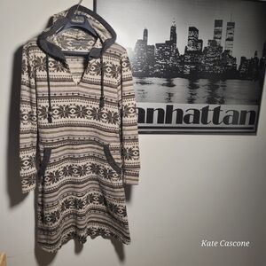 EARTHBOUND Geometric Patterned Hooded Garment